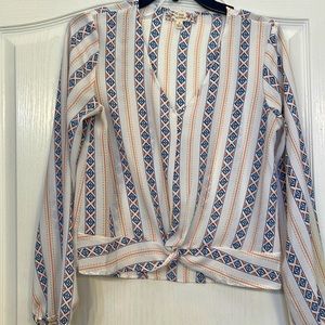 Small Blouse good condition tie knot front